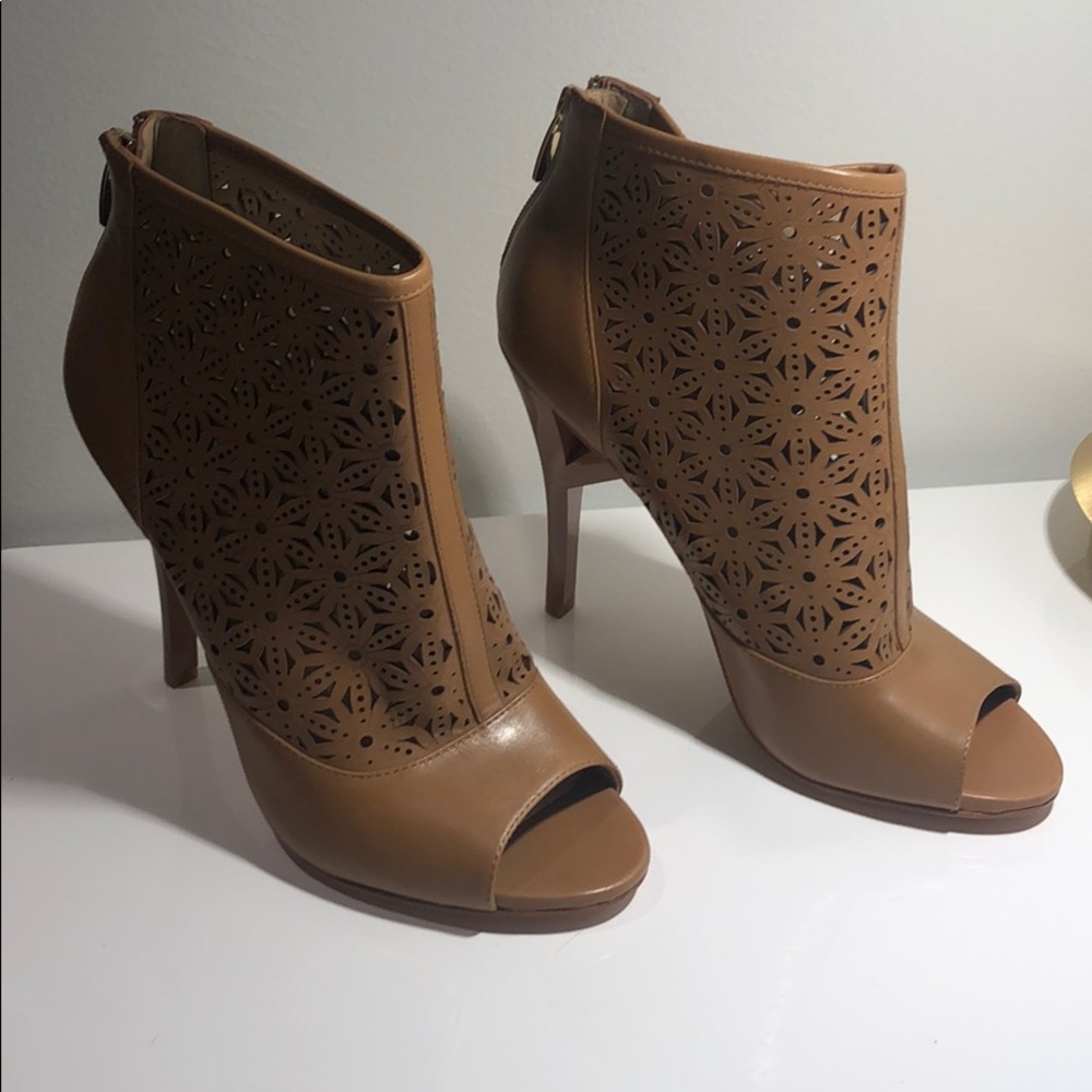 Carolina Espinosa Heels